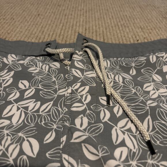 Men's Faherty Classic Board Shorts Avellanas Print Sage Green Size 29 7" inseam - Picture 4 of 12